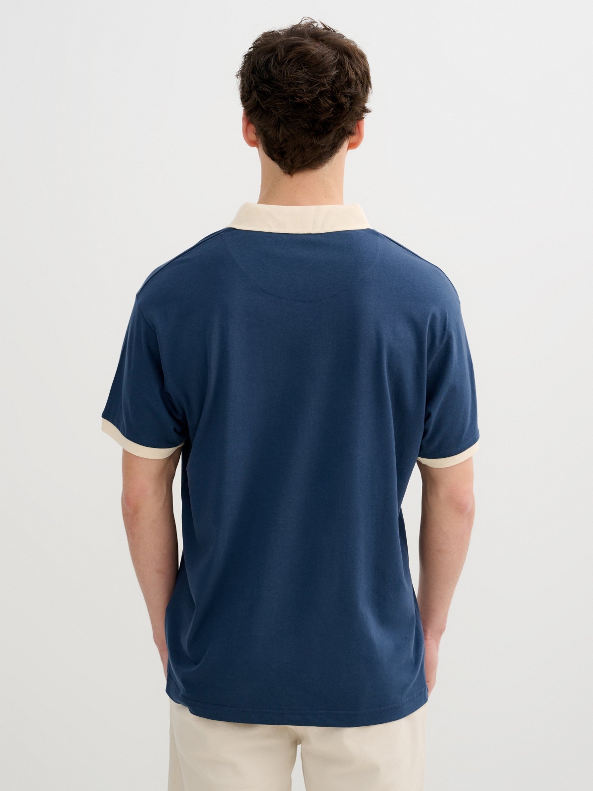 Polo Clássico de Jersey azul petróleo vista meia traseira