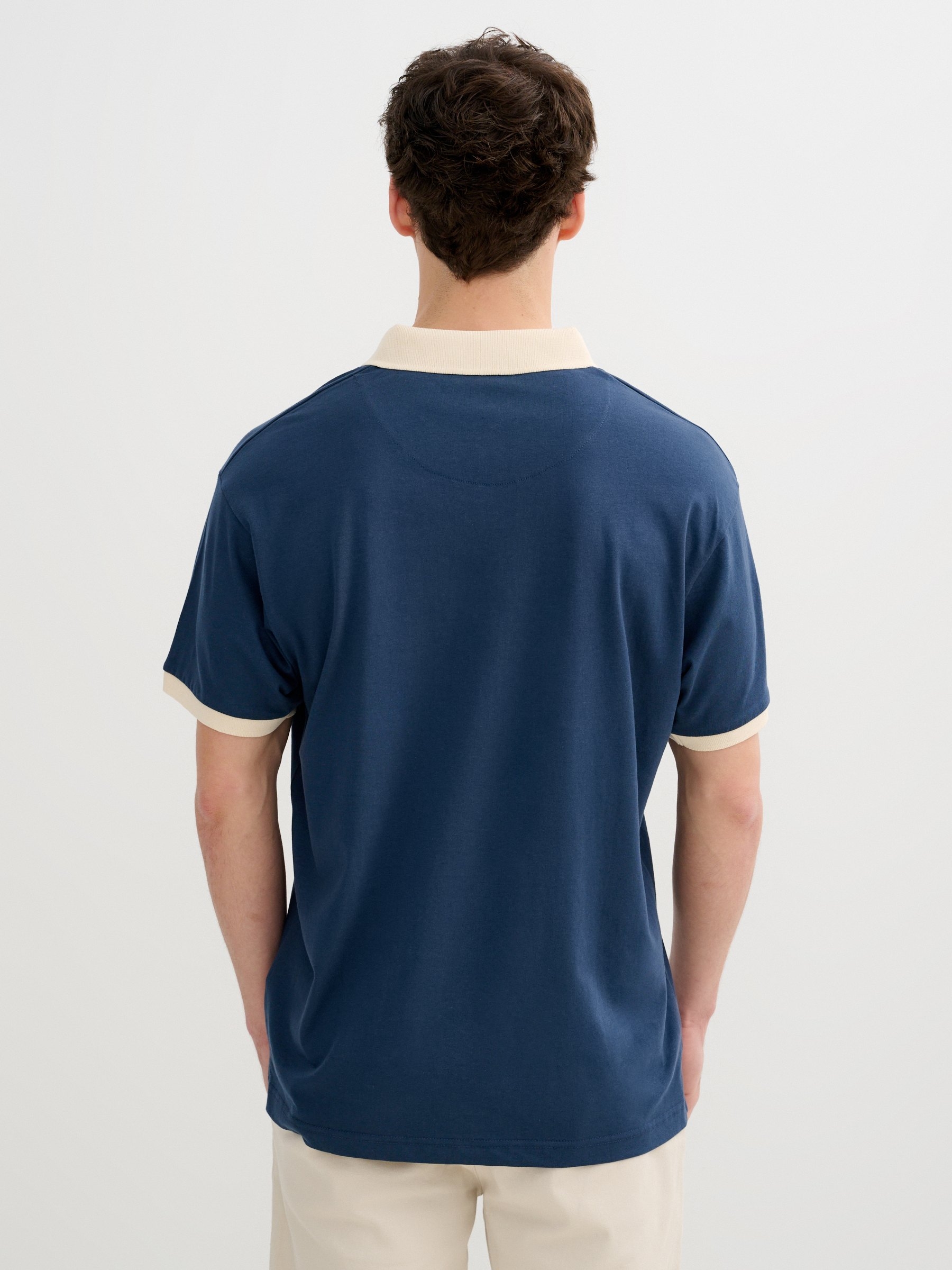 Polo Clássico de Jersey azul petróleo vista meia frontal