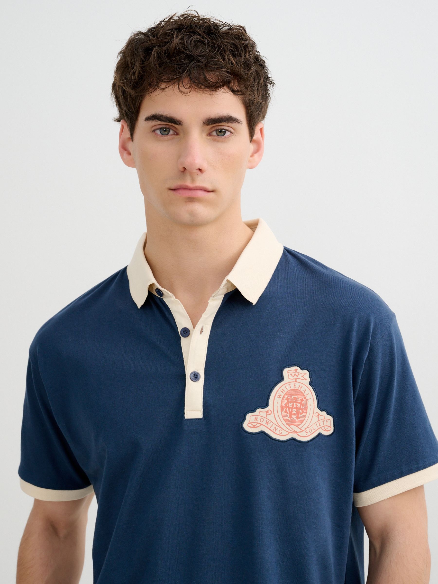 Polo Clássico de Jersey azul petróleo vista meia frontal