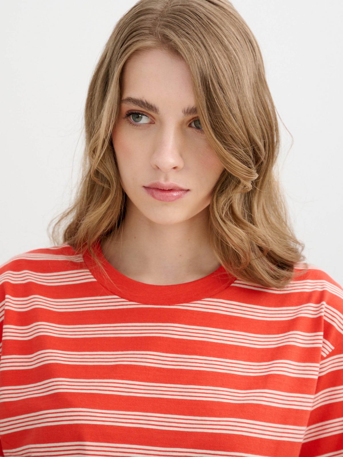 Oversize cotton striped t-shirt coral detail view