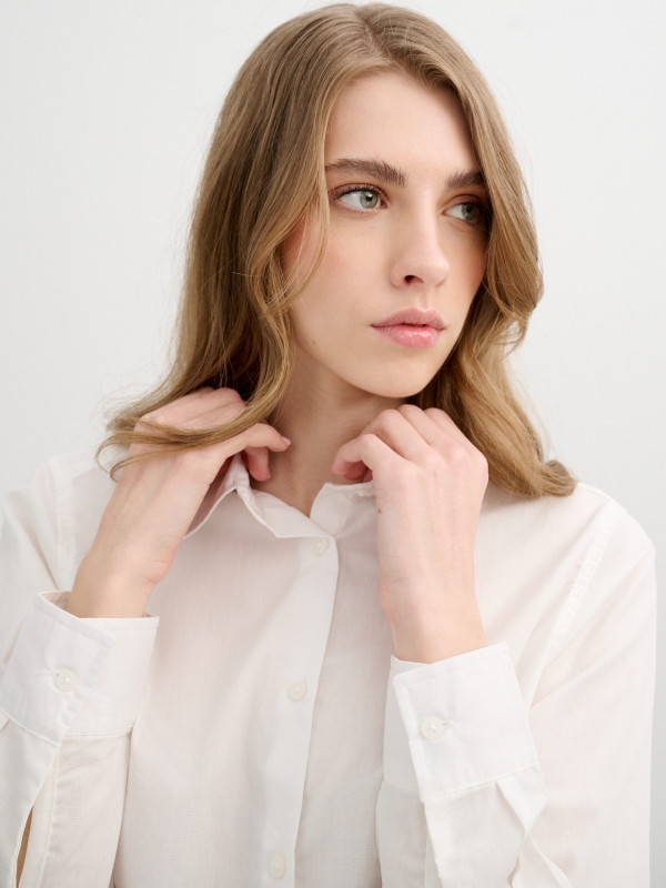 Camisa popelina manga longa branco vista detalhe
