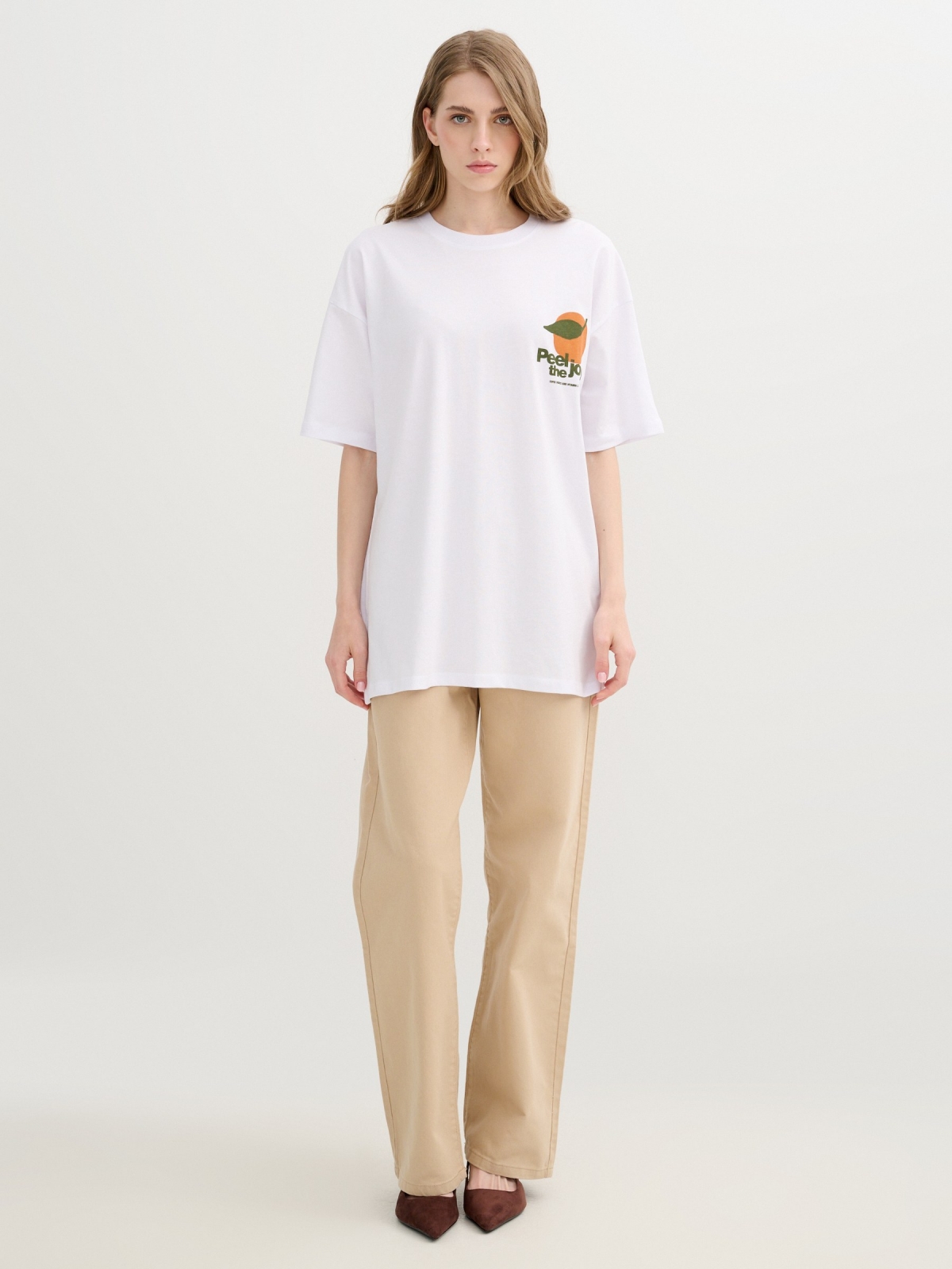 Camiseta oversize frutas blanco vista general frontal