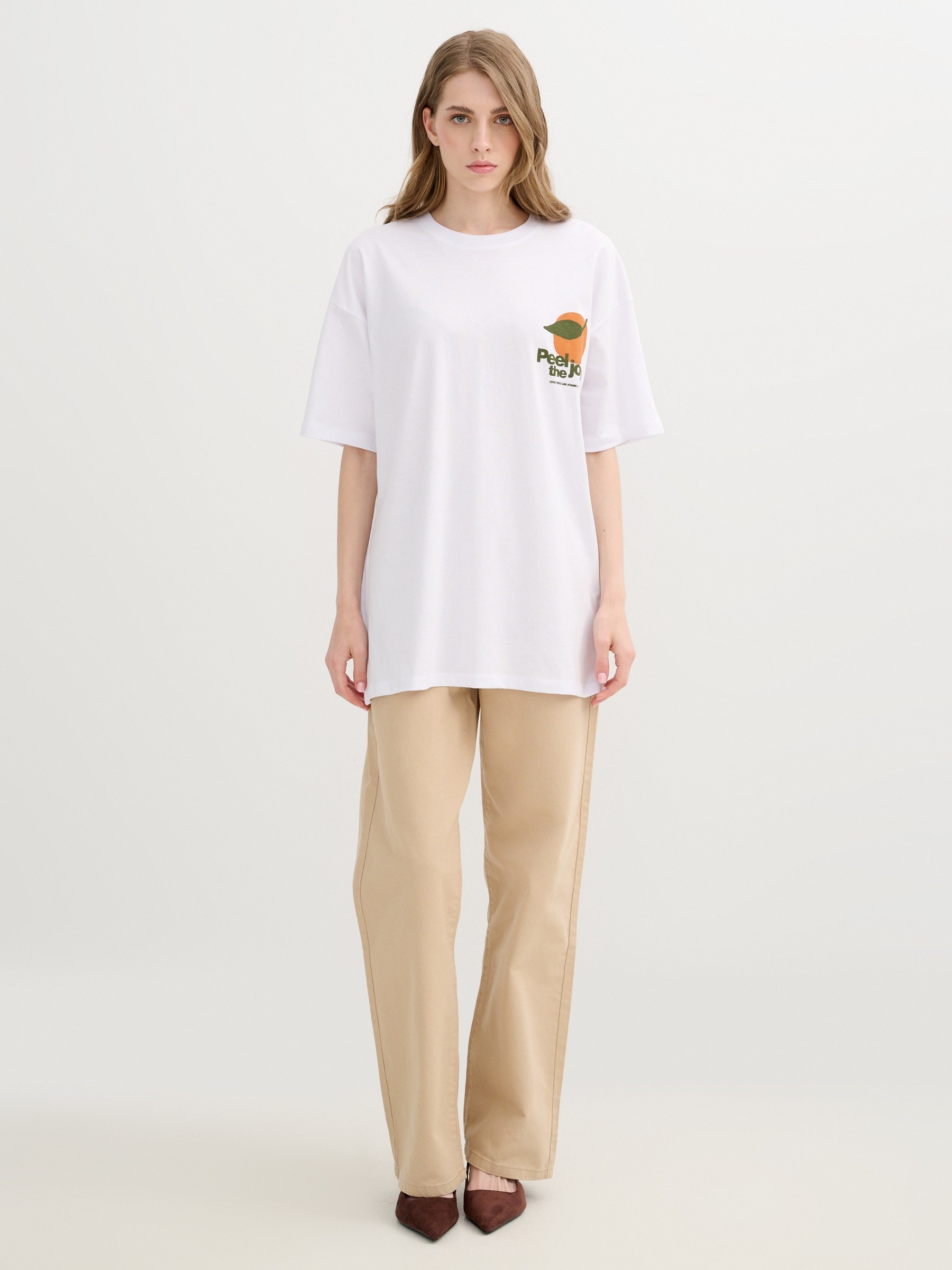 Camiseta oversize frutas blanco vista media frontal