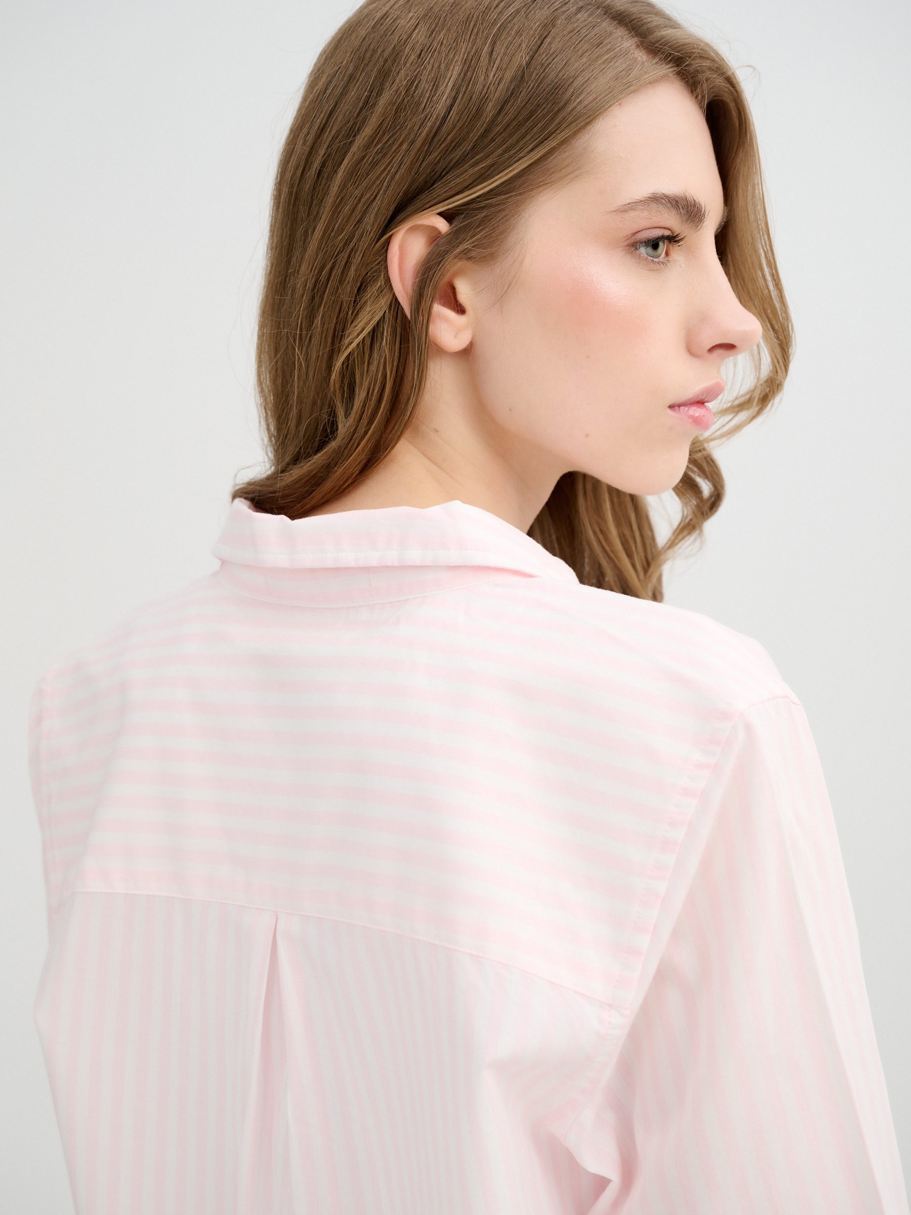 Long sleeve striped poplin shirt light pink middle front view