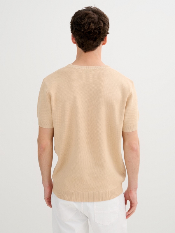 Basic knit t-shirt raw middle back view