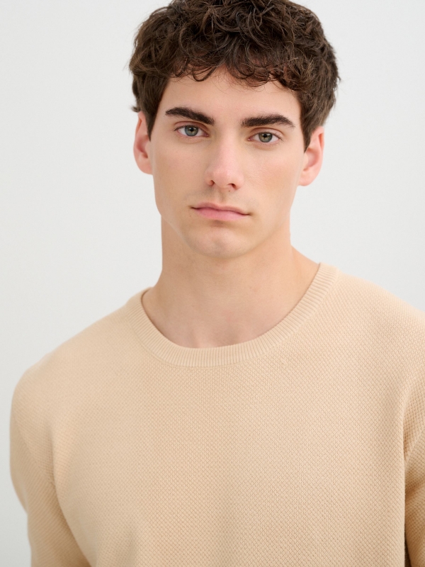 Basic knit t-shirt raw detail view