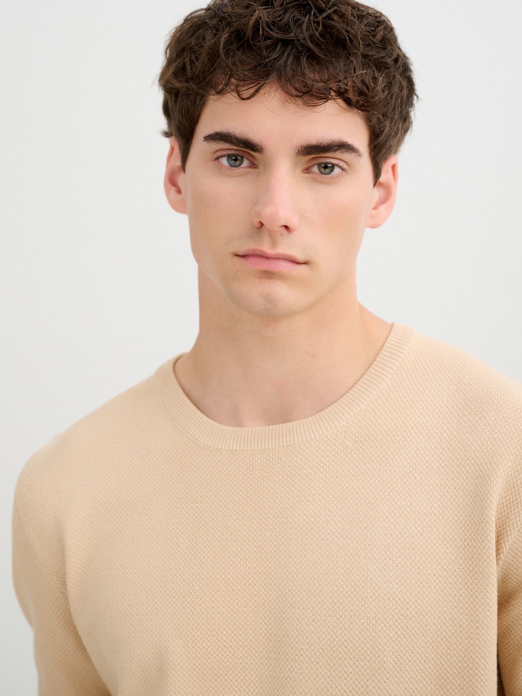 Basic knit t-shirt raw middle front view