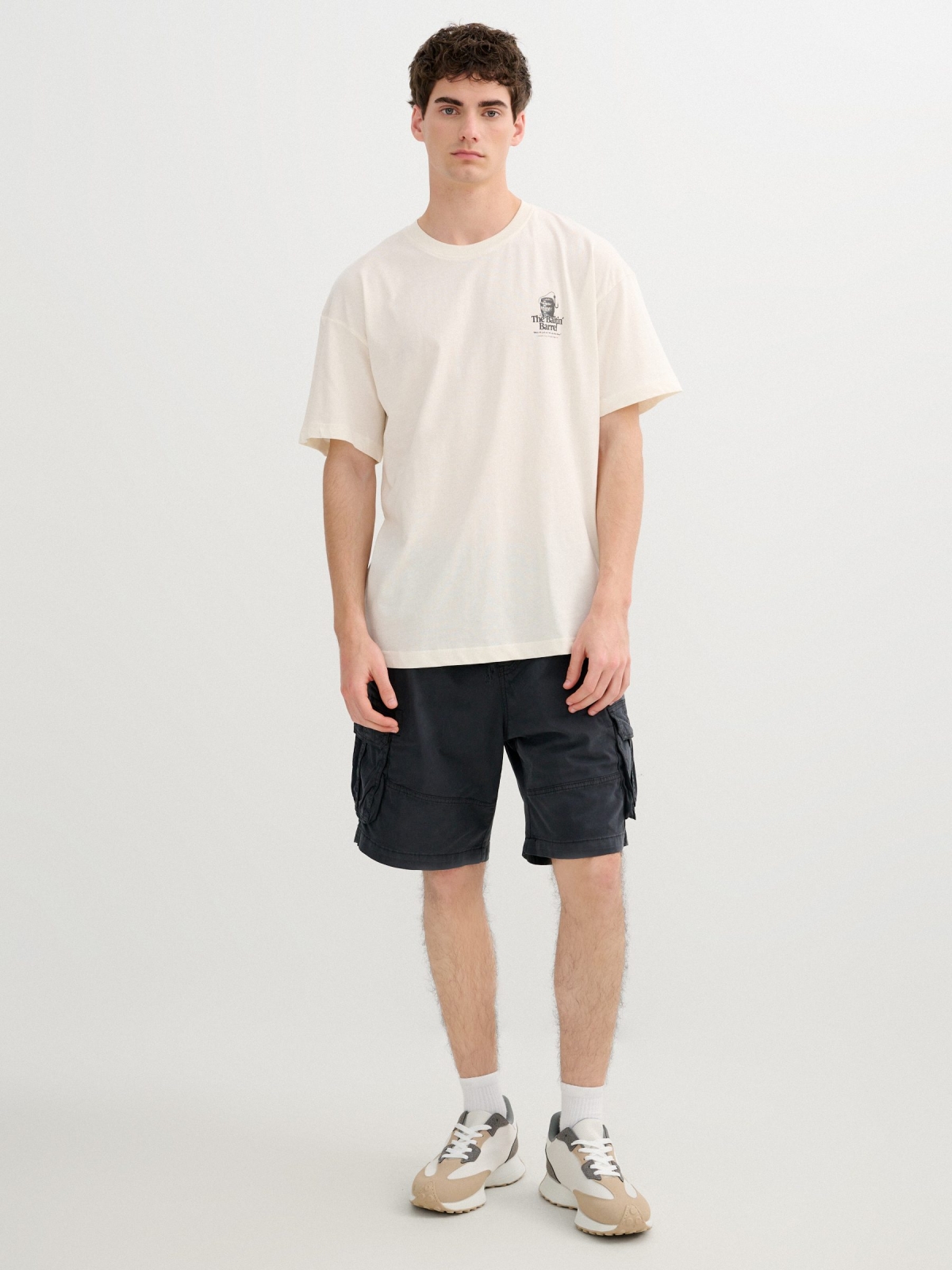 Bermuda cargo jogger gris vista media frontal