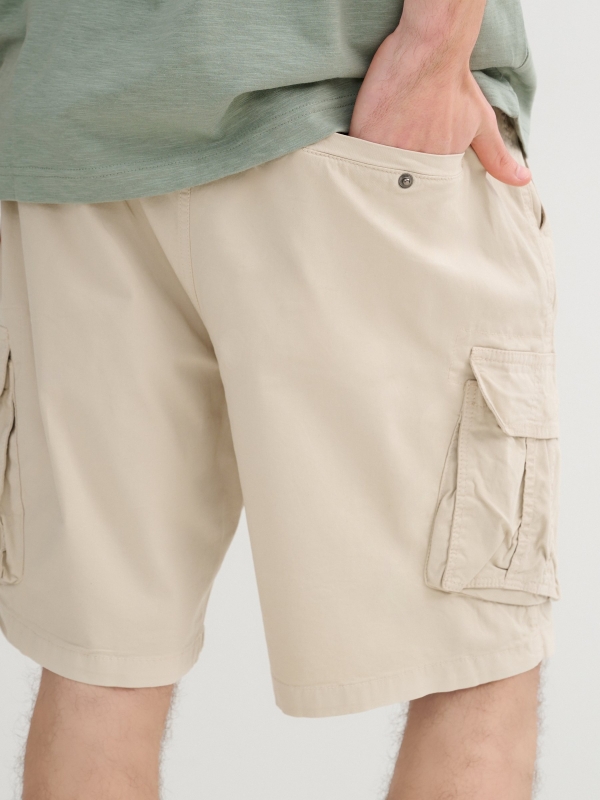 Bermuda cargo jogger beige detail view