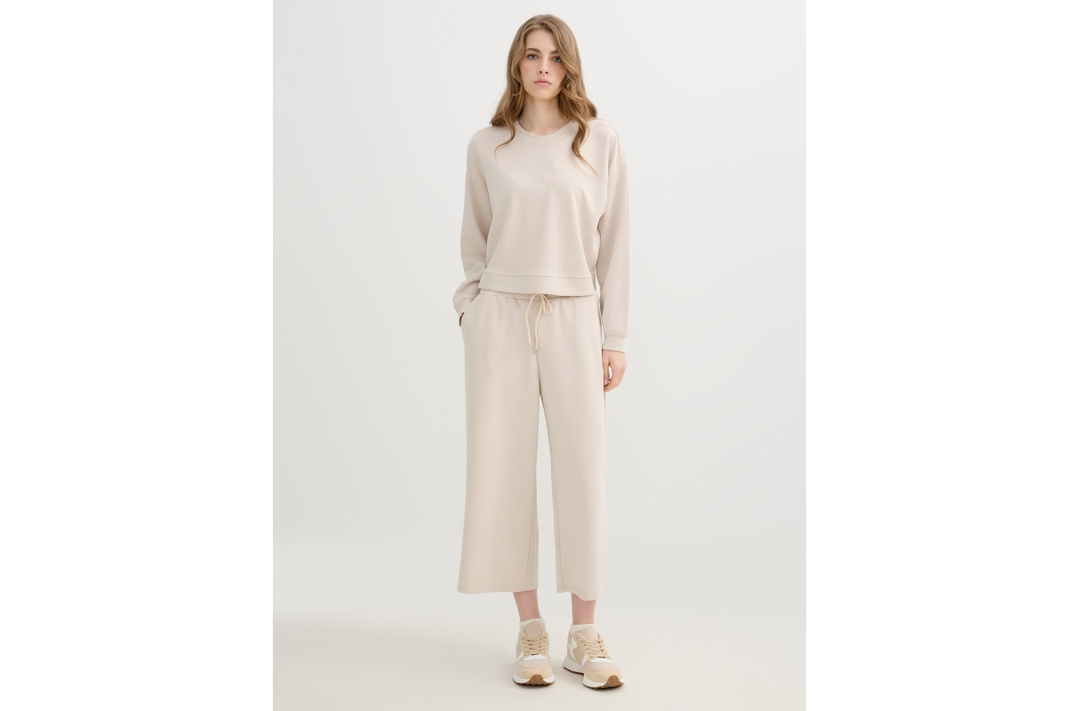 Basic crew neck sweatshirt raw middle front view