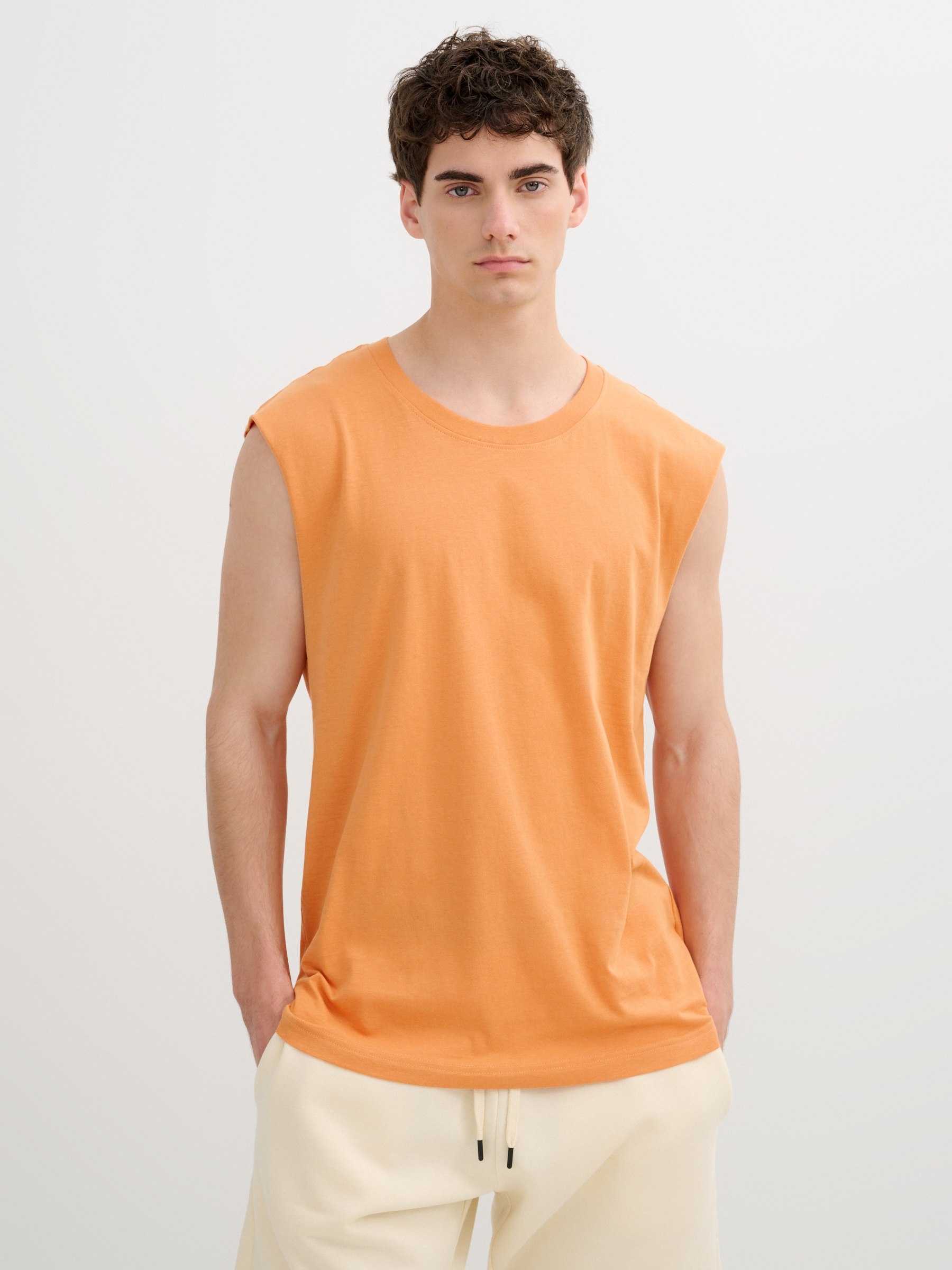 Basic sleeveless shirt coral middle front view