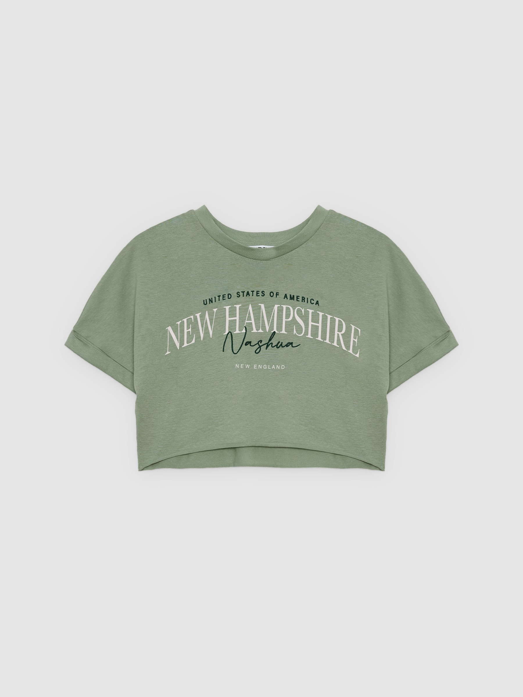Green cropped t-shirt greyish green middle front view