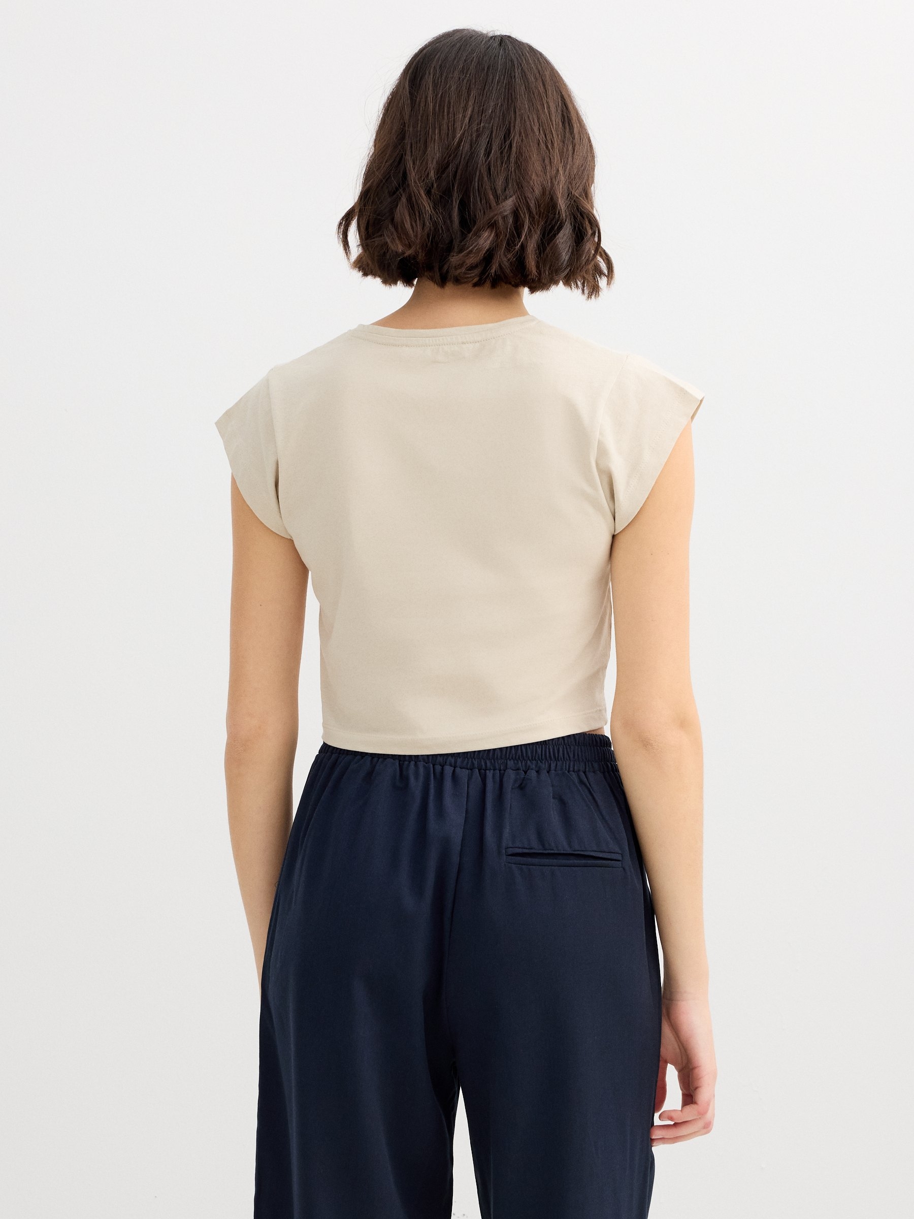 Cotton lettering t-shirt taupe middle front view