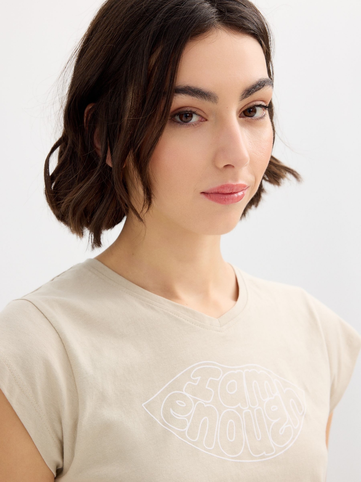 Cotton lettering t-shirt taupe detail view