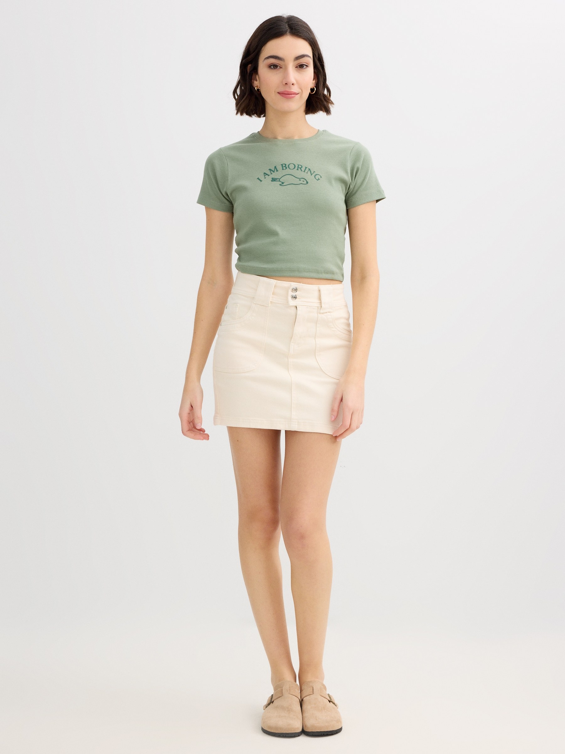 Camiseta crop boring verde grisáceo vista media frontal