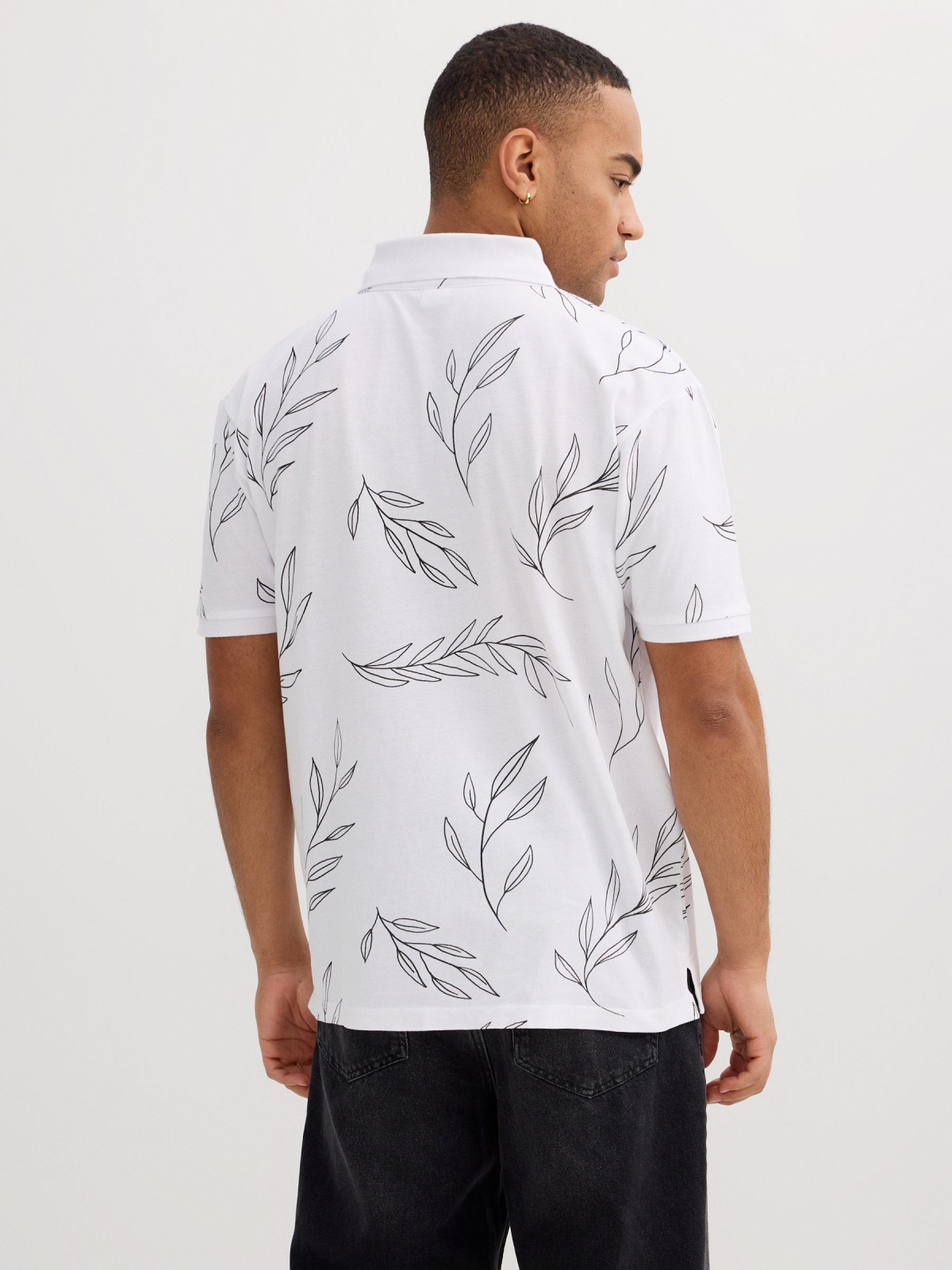 Polo piqué hojas tropicales blanco vista media trasera