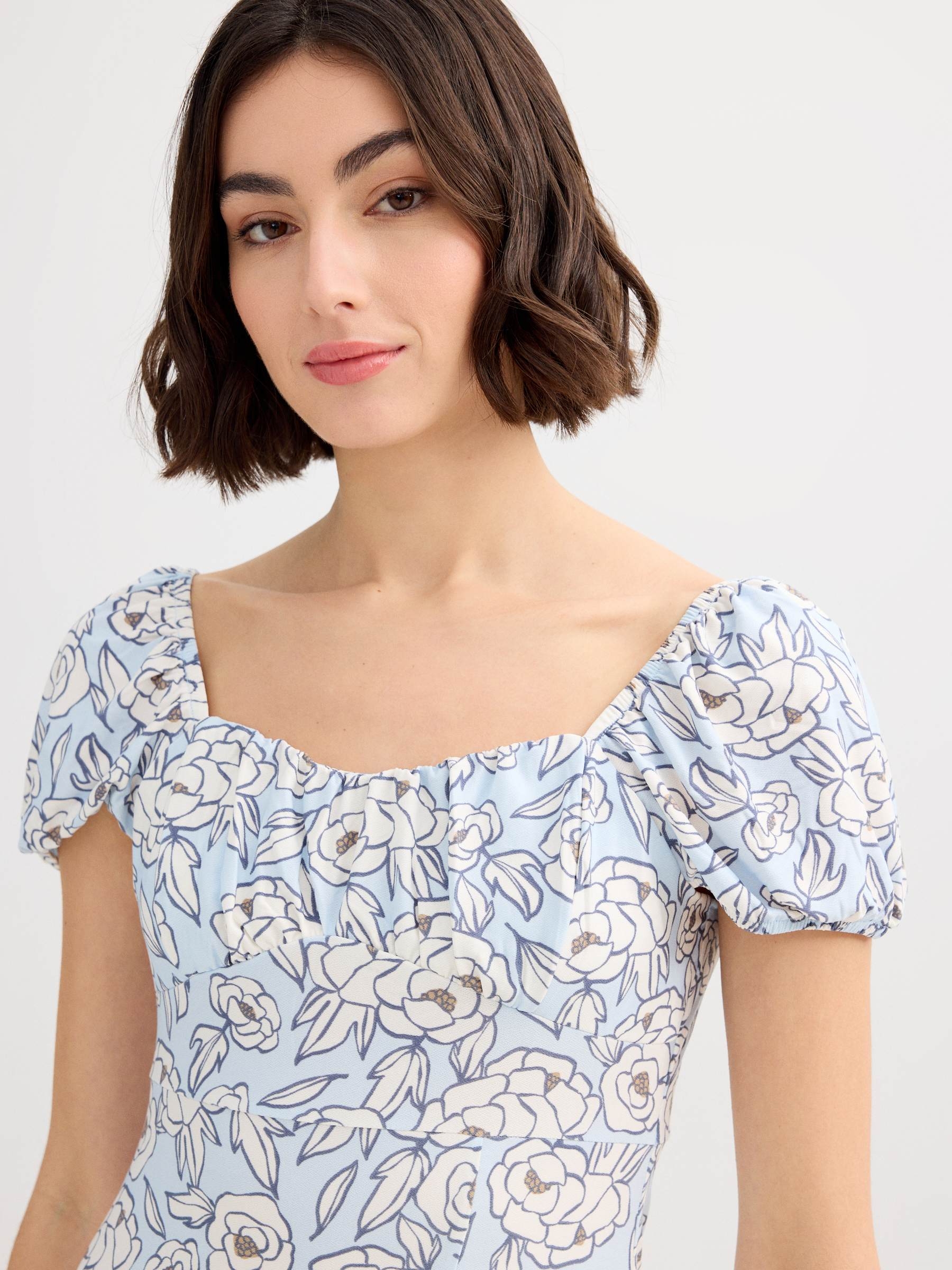 Vestido midi floral con abertura azul claro vista media frontal