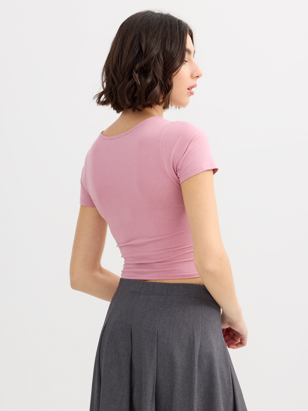 Camiseta cropped viscose decote quadrado púrpura pastel vista meia traseira