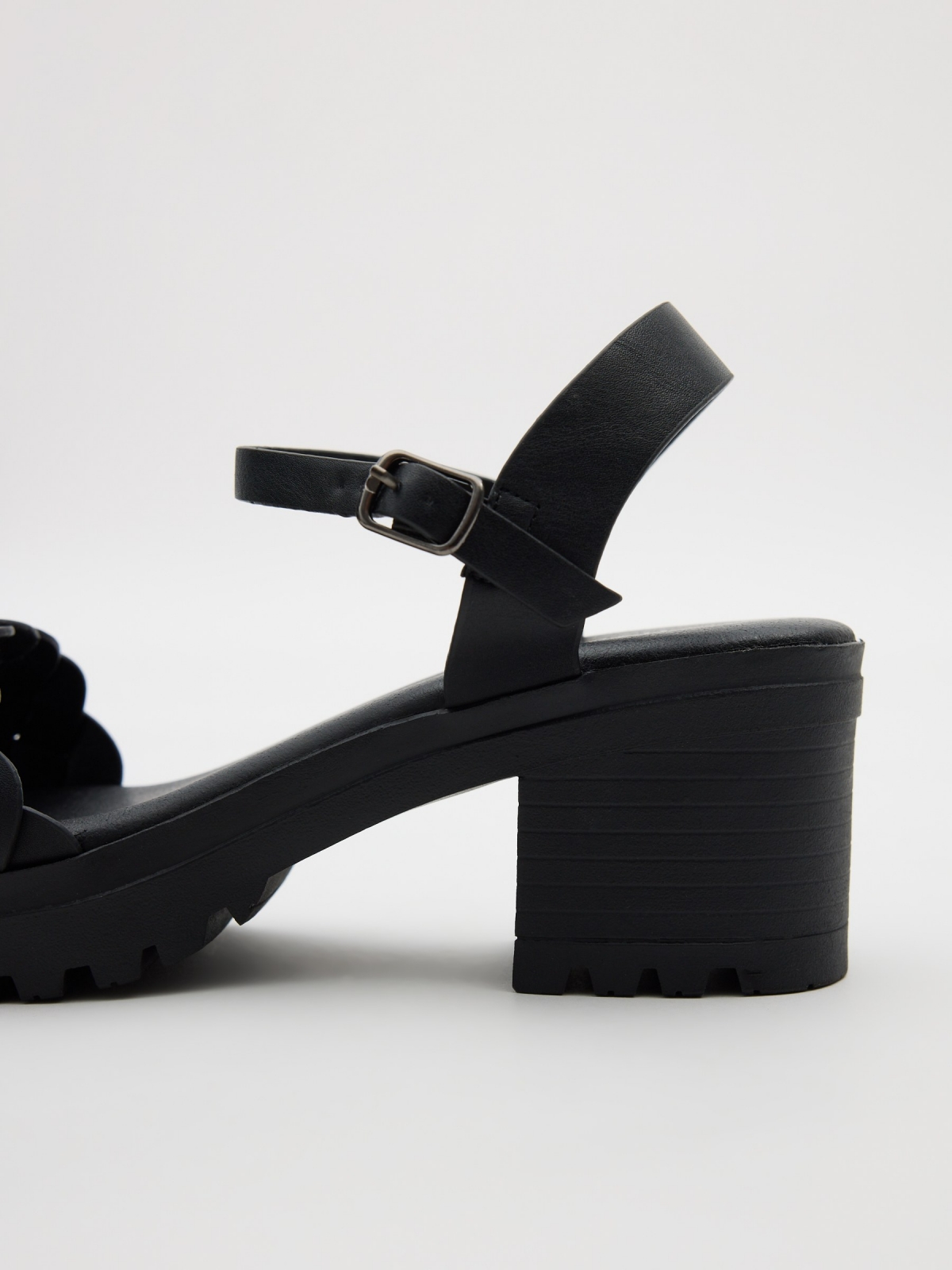 Sandalias plataforma tiras trenzadas negro vista detalle