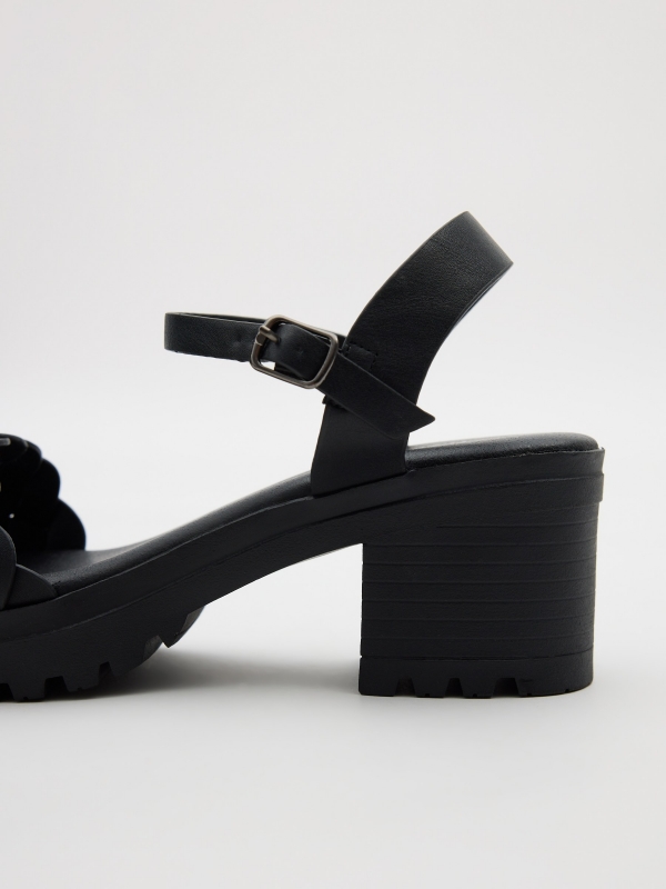 Sandalias plataforma tiras trenzadas negro vista detalle