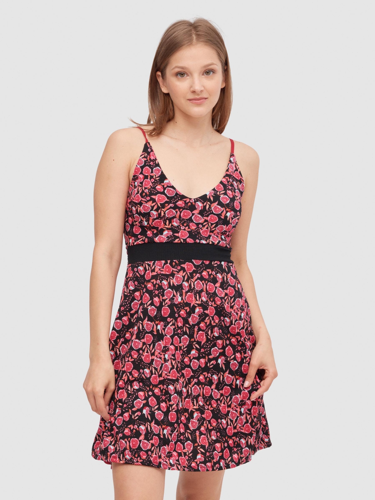 Vestido corto cinturilla falda vuelo negro vista media frontal