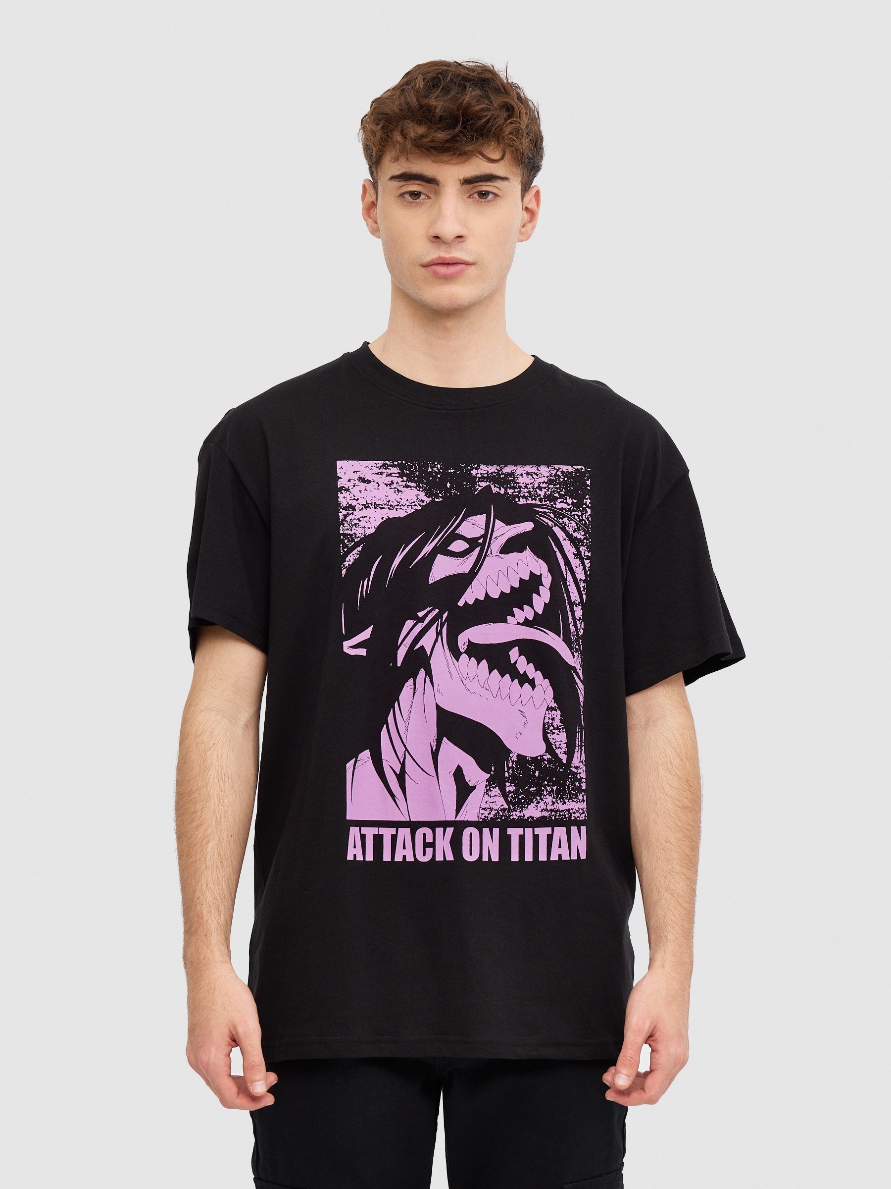 Camiseta oversize Attack On Titan negro vista media frontal