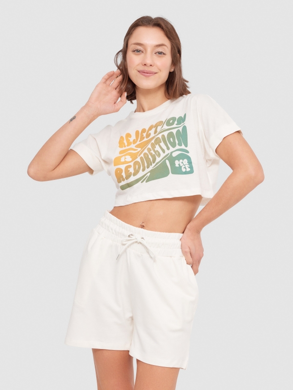 Short deportivo regular blanco roto vista media frontal