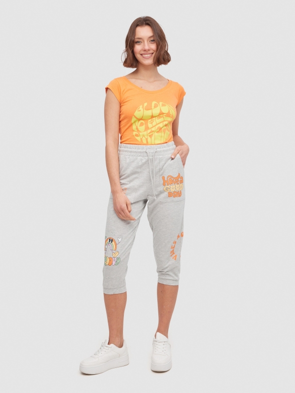 Calça capri jogger estampada melange meio vista geral frontal