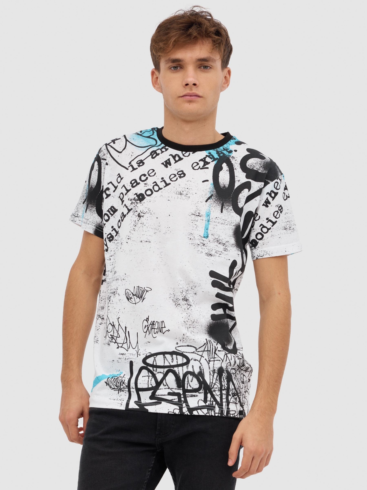 T-shirt com texto urbano branco vista meia frontal