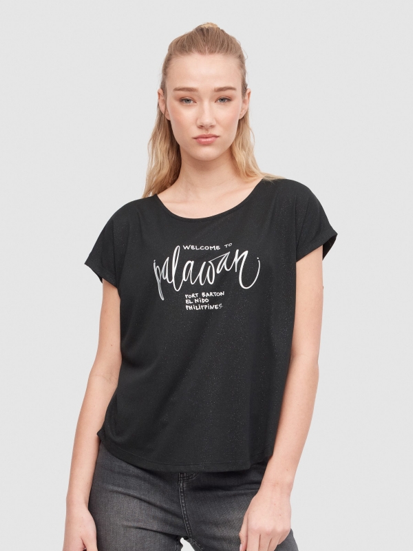 T-shirt em tecido combinado preto vista meia frontal