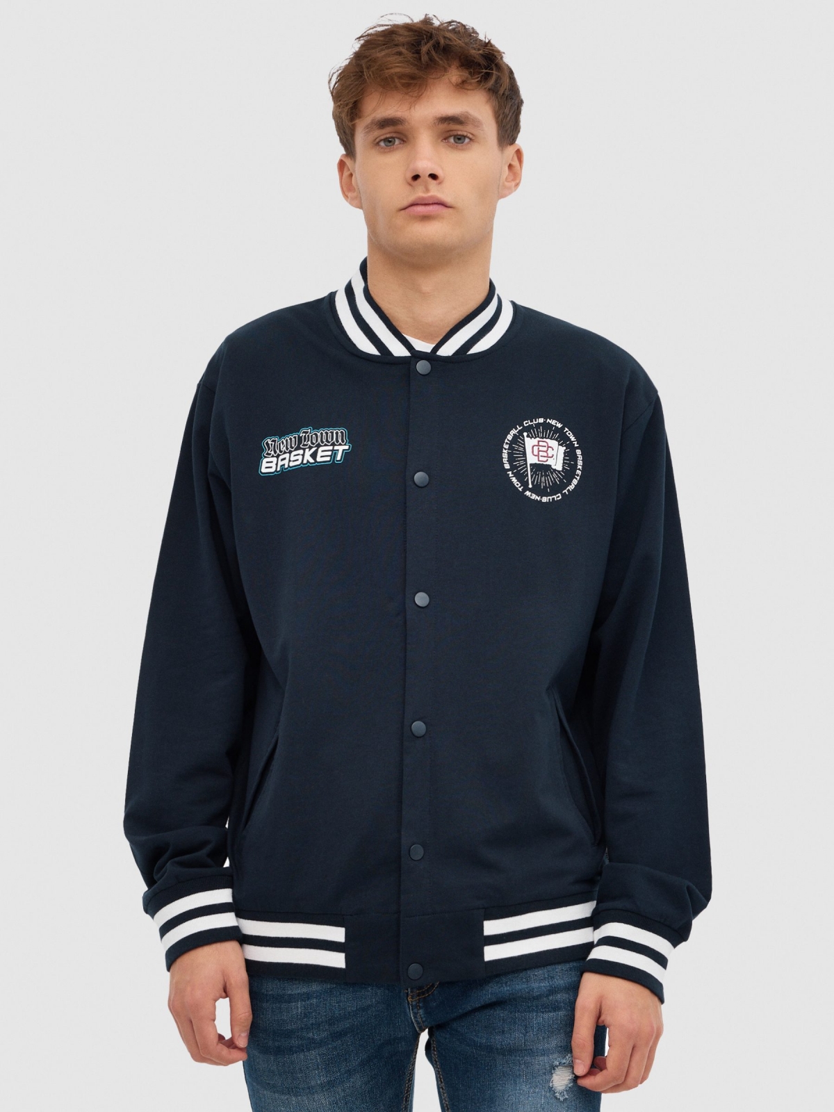 Camisola desportiva aberta azul marinho vista meia frontal