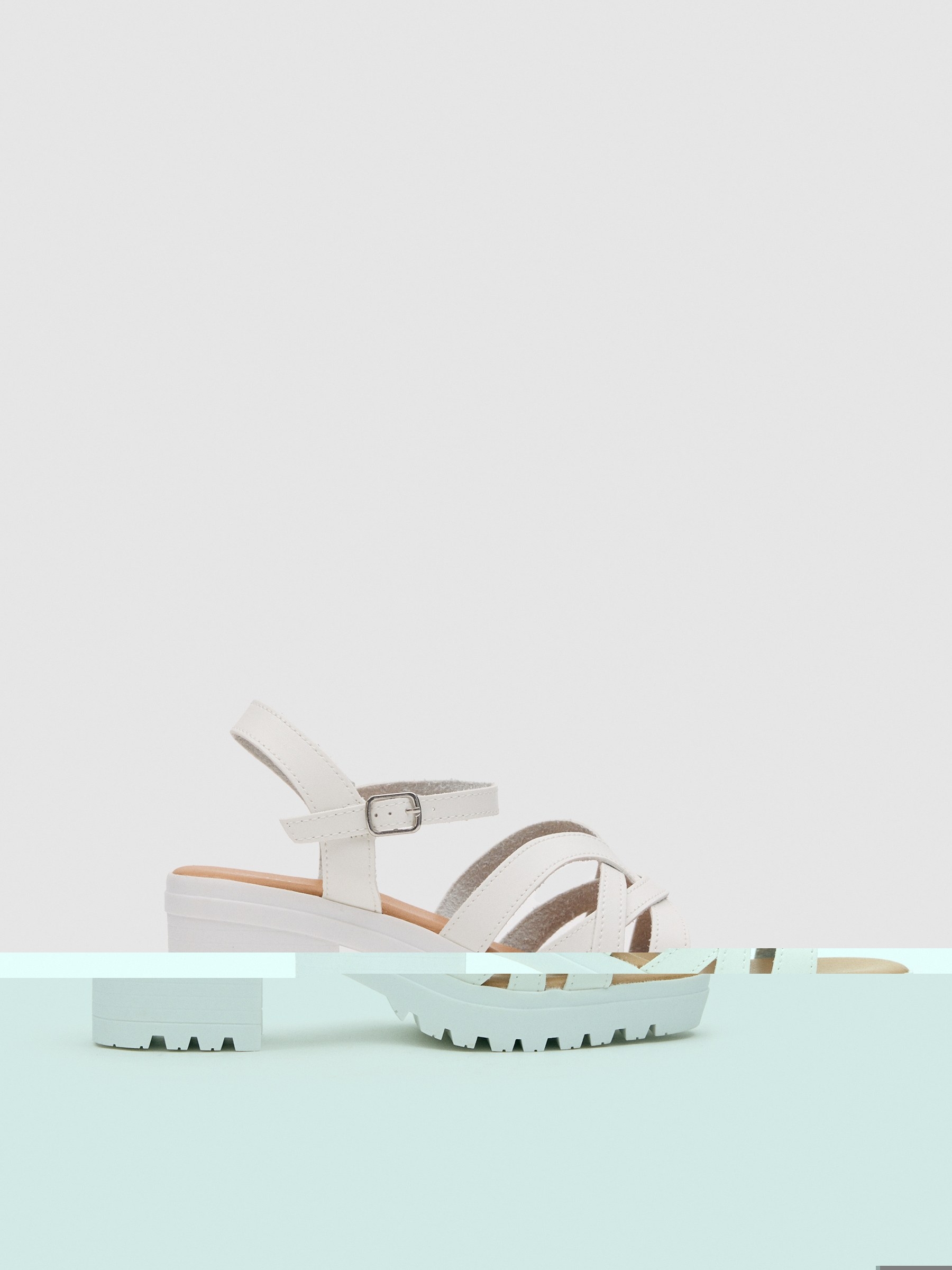 Sandal cross straps white