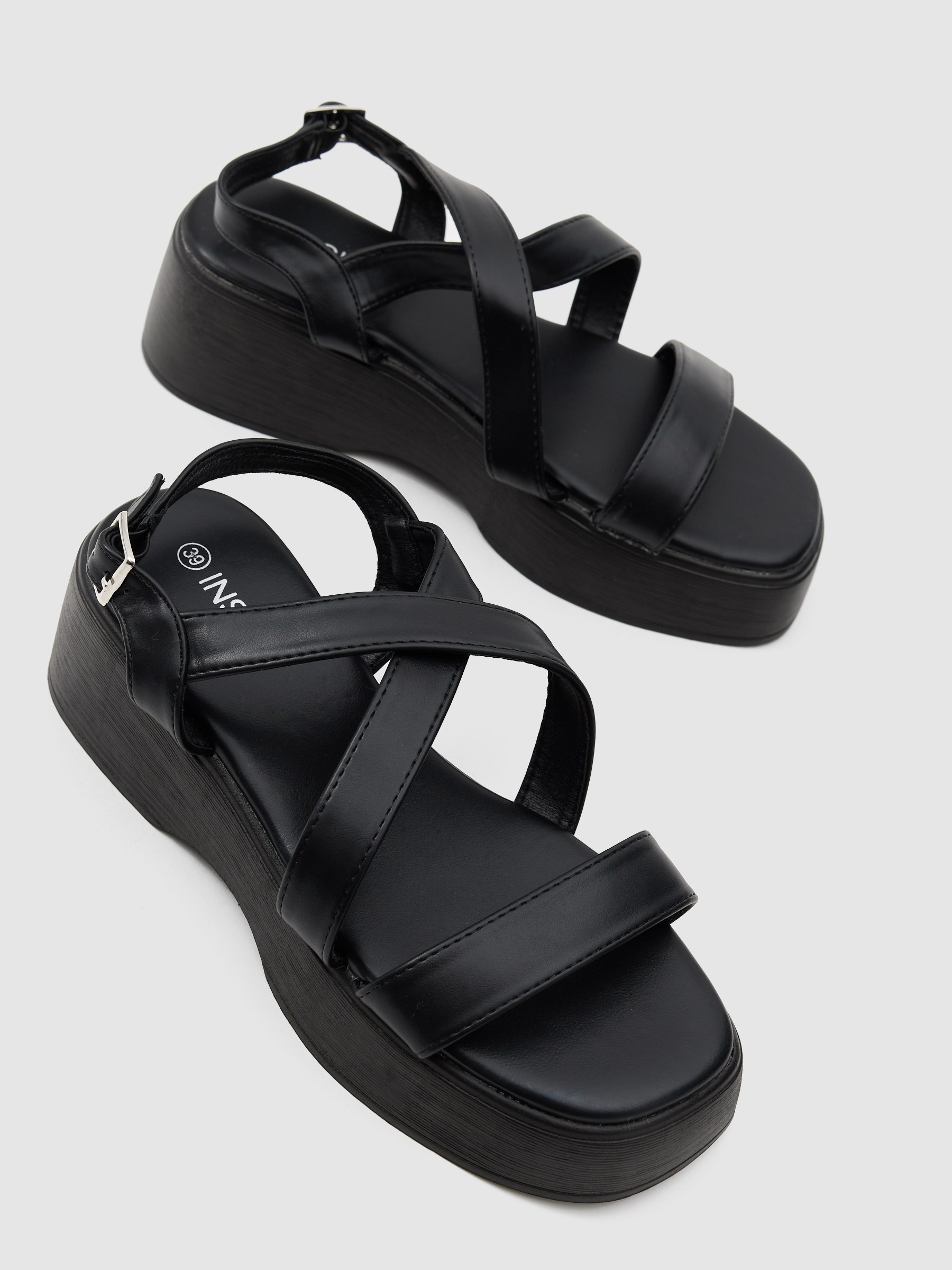 Strappy platform sandal black