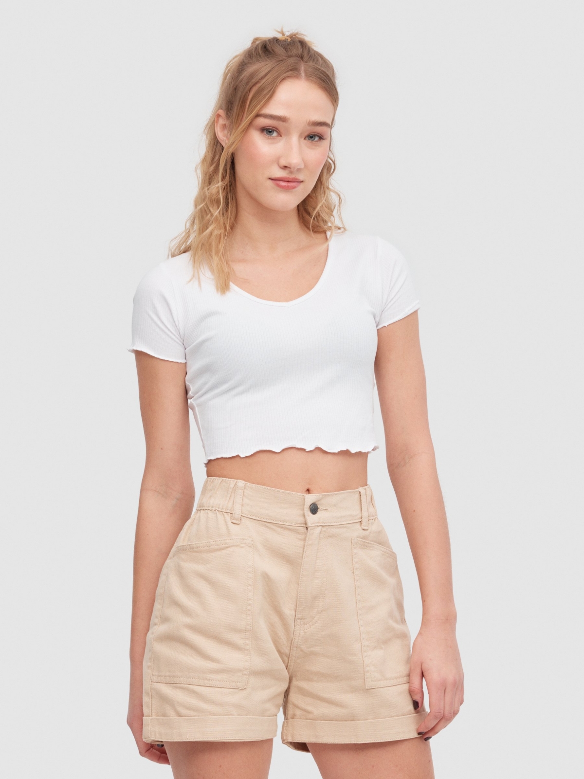 Baggy short sand middle front view