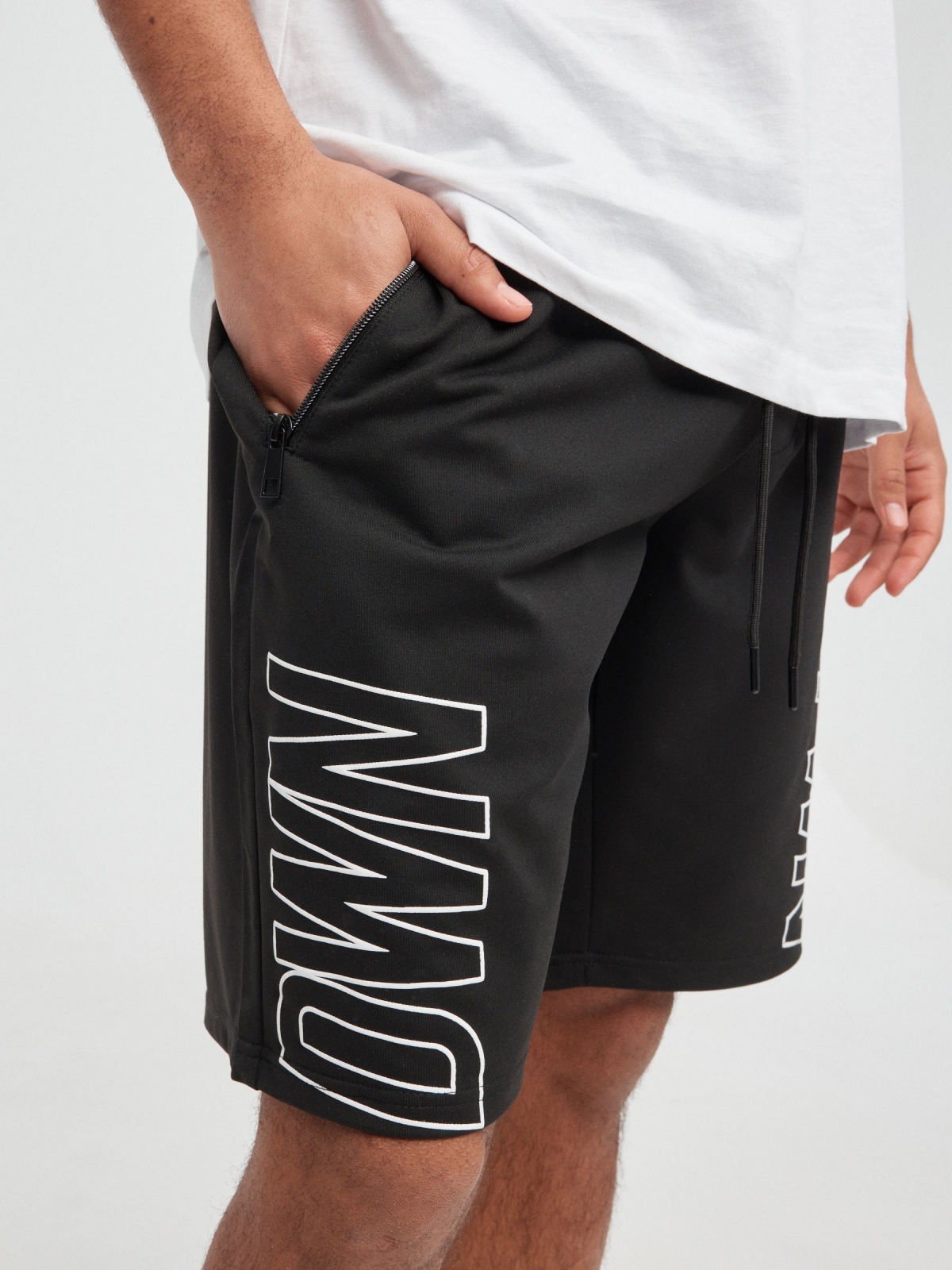 Jogger shorts text black detail view
