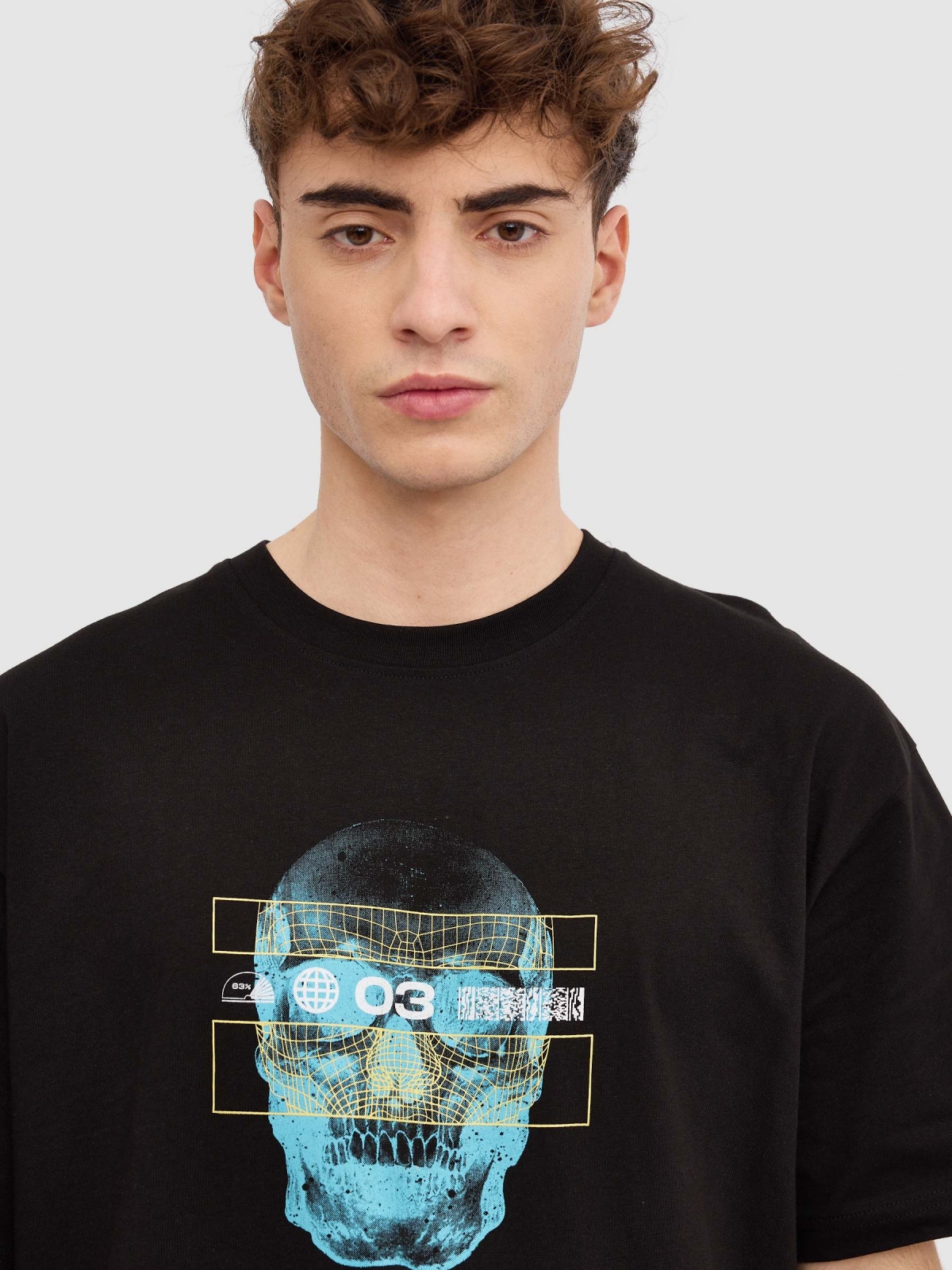 Skull tech t-shirt black detail view