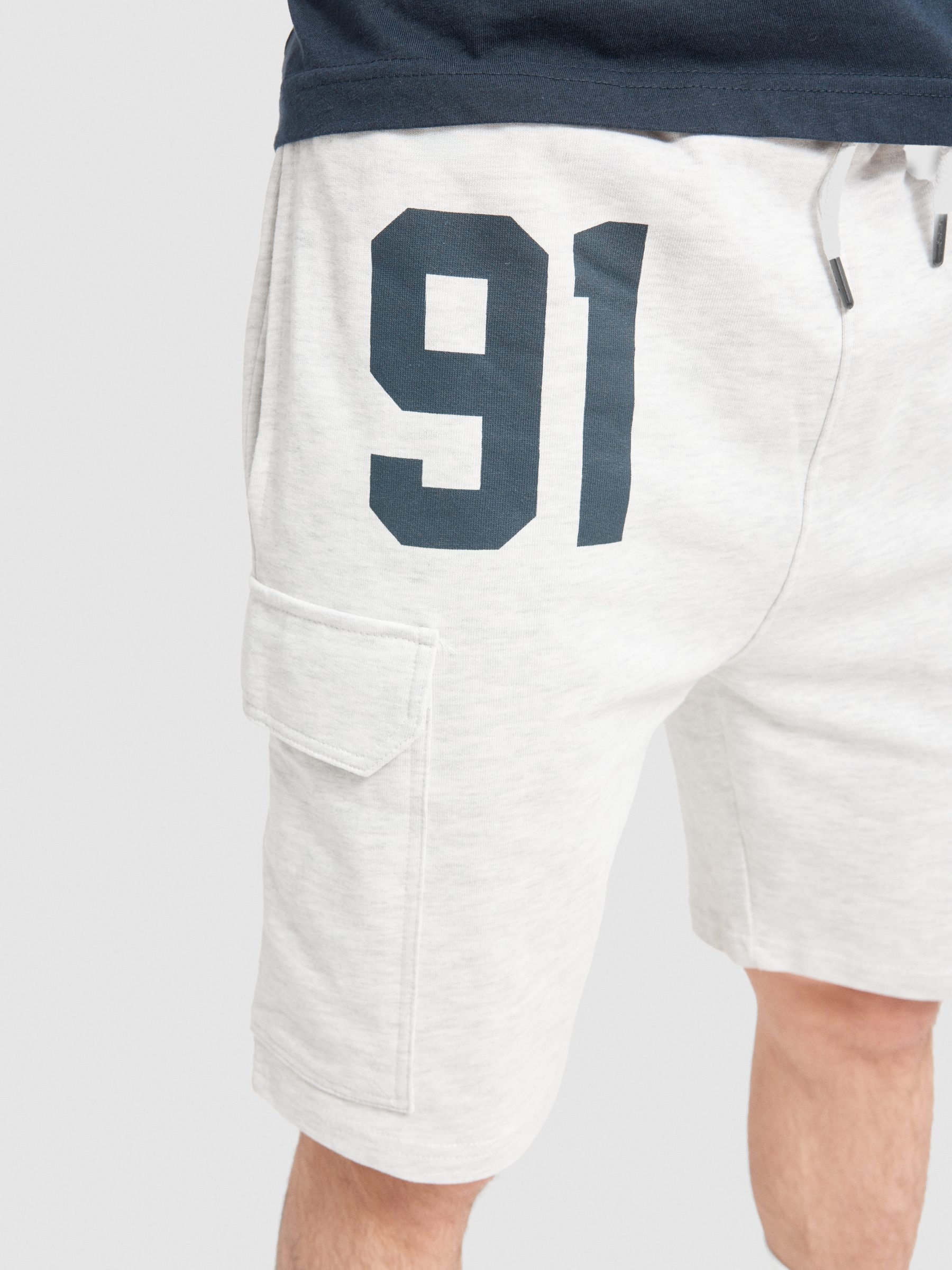 Bermuda jogger cargo melange claro vista meia frontal