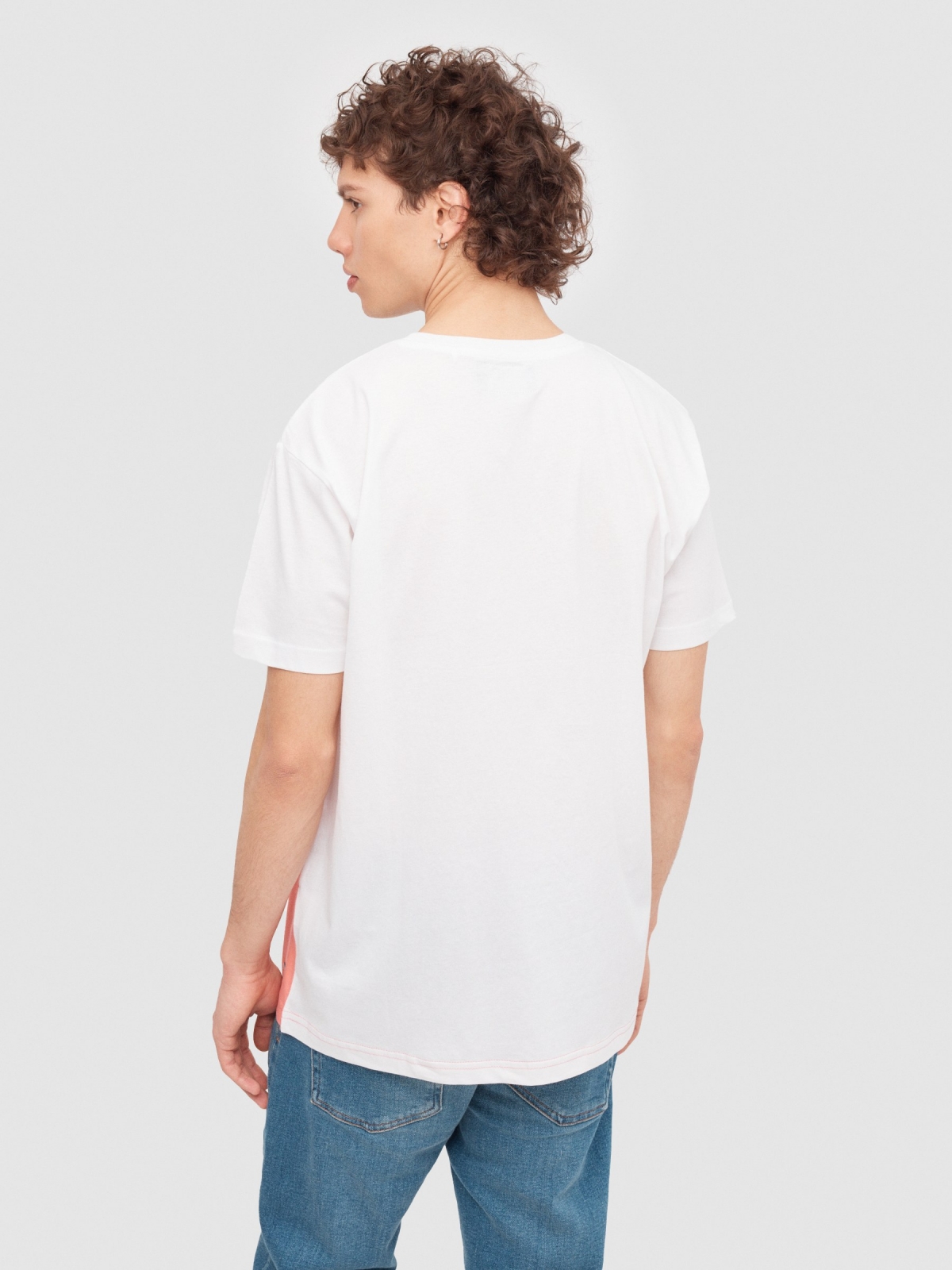 T-shirt com textura tropical rosa vista meia traseira