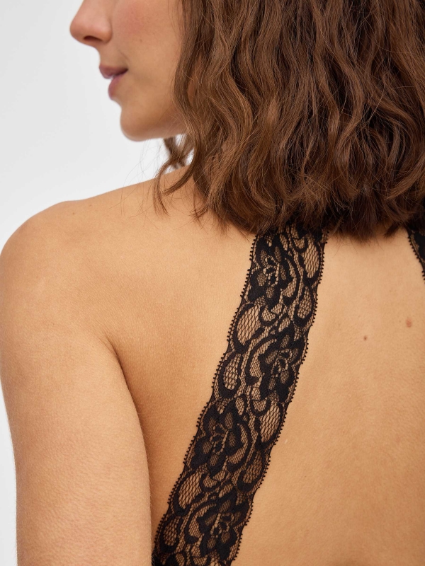 Top rib tirantes blonda negro vista detalle