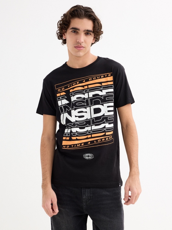 T-shirt INSIDE logótipo preto vista meia frontal