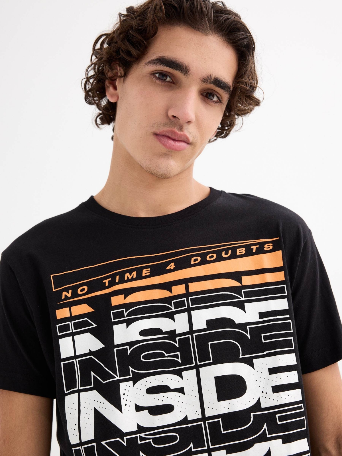 Camiseta INSIDE logo negro vista detalle