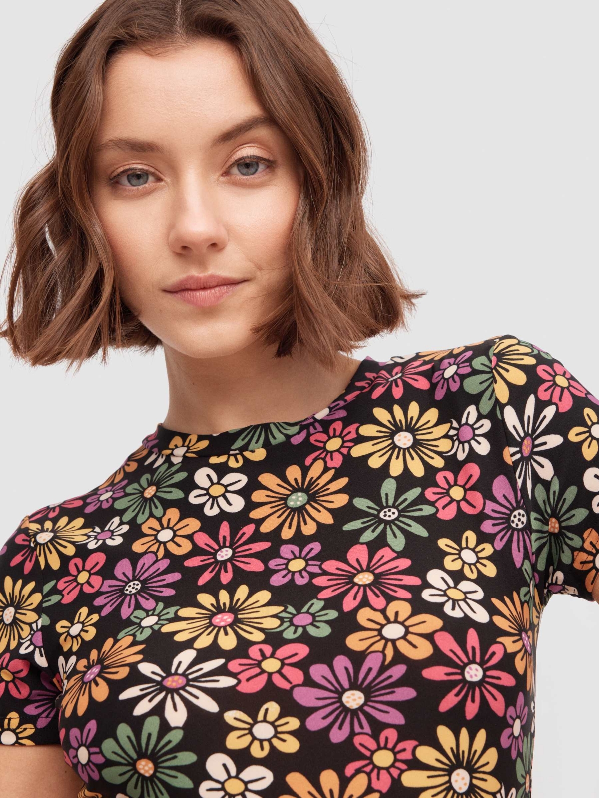 Daisy print short-sleeve mini dress multicolor detail view