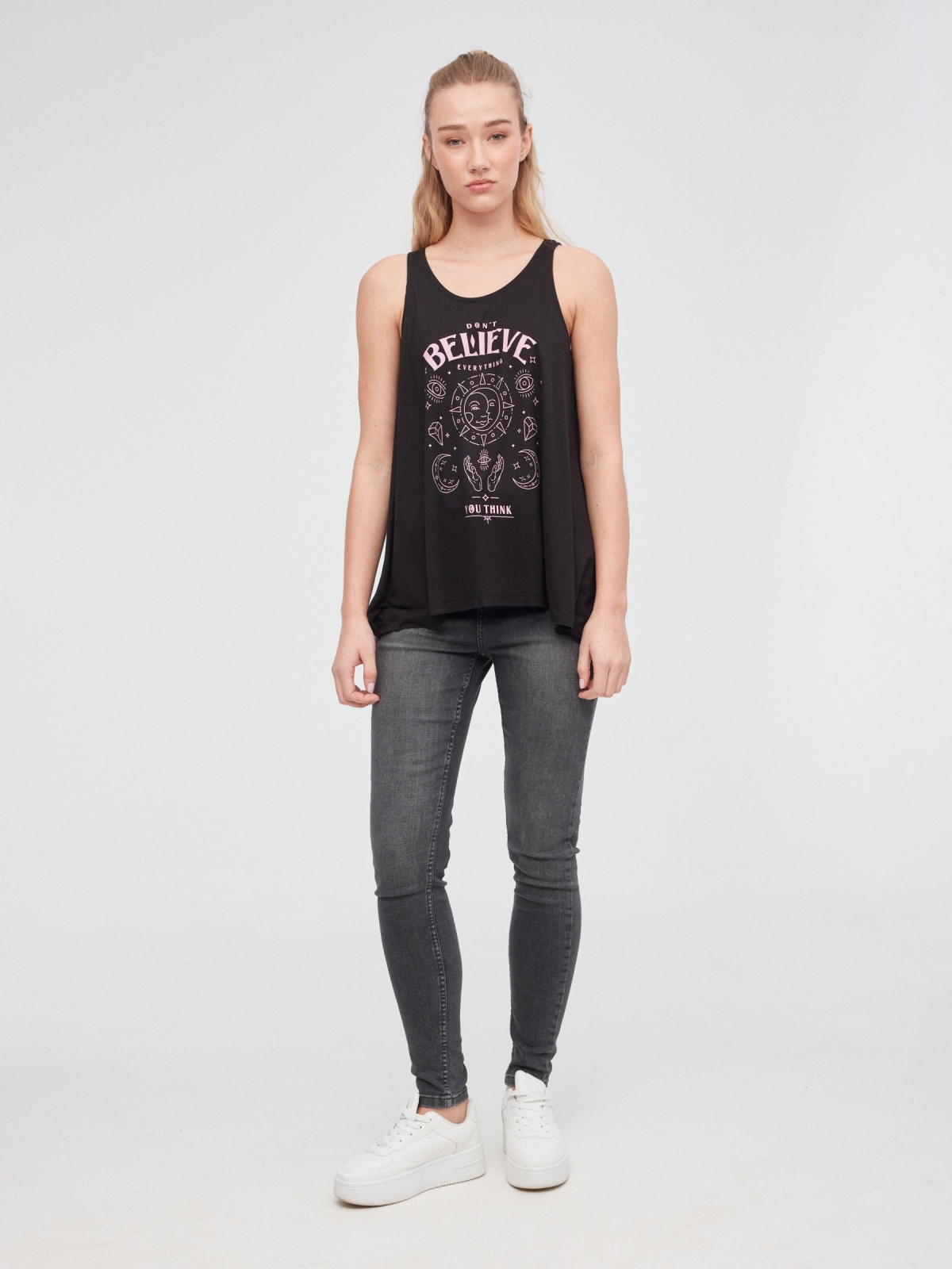 T-shirt fluida com costas cruzadas preto vista geral frontal