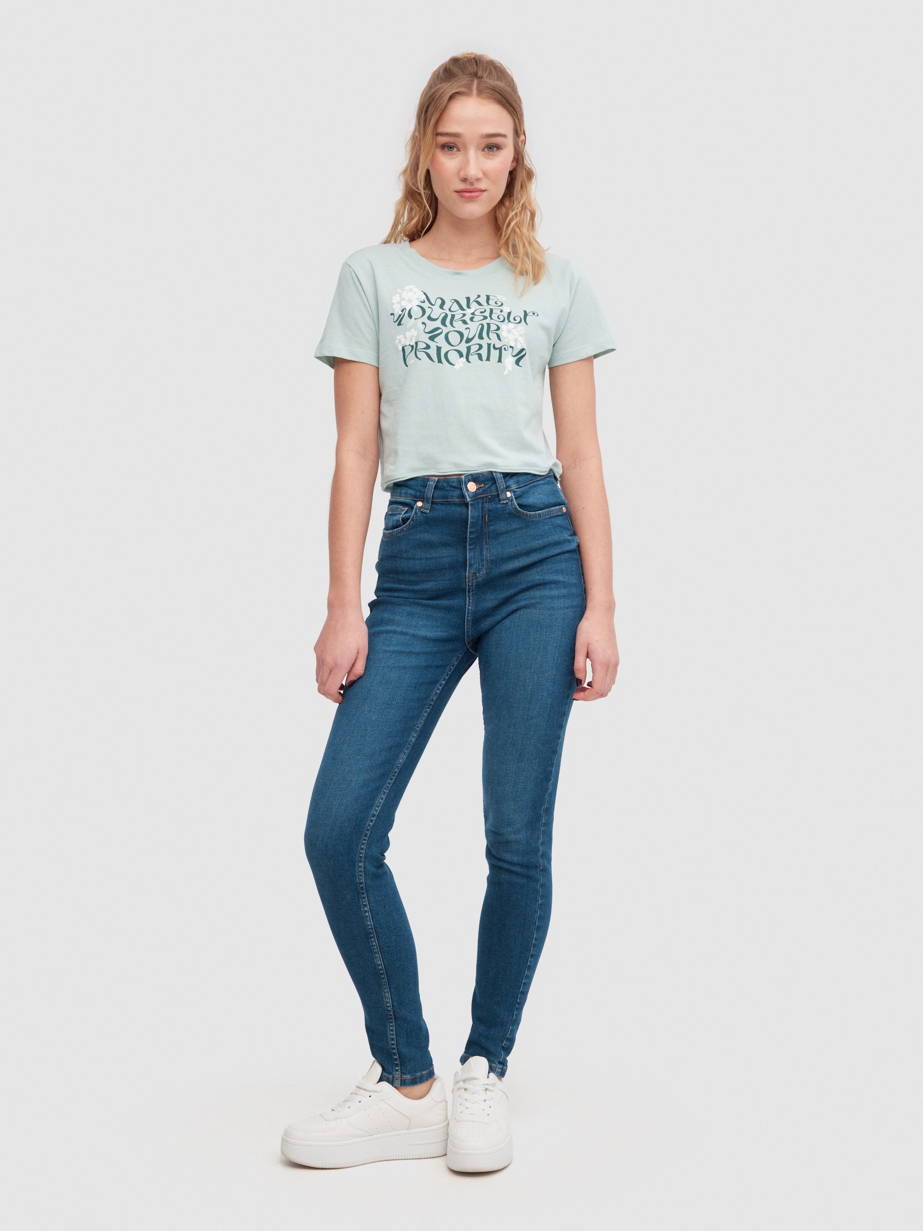 T-shirt Yourself Priority azul vista meia frontal