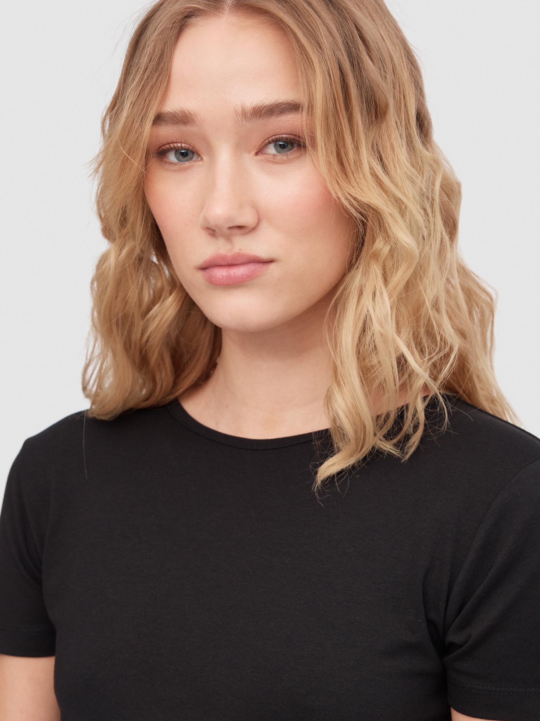 Camiseta espalda cruzada negro vista media frontal