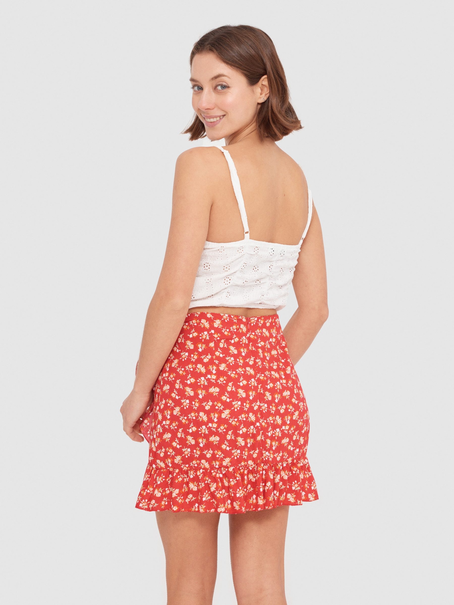 Mini saia pareo com folhos vermelho vista meia frontal