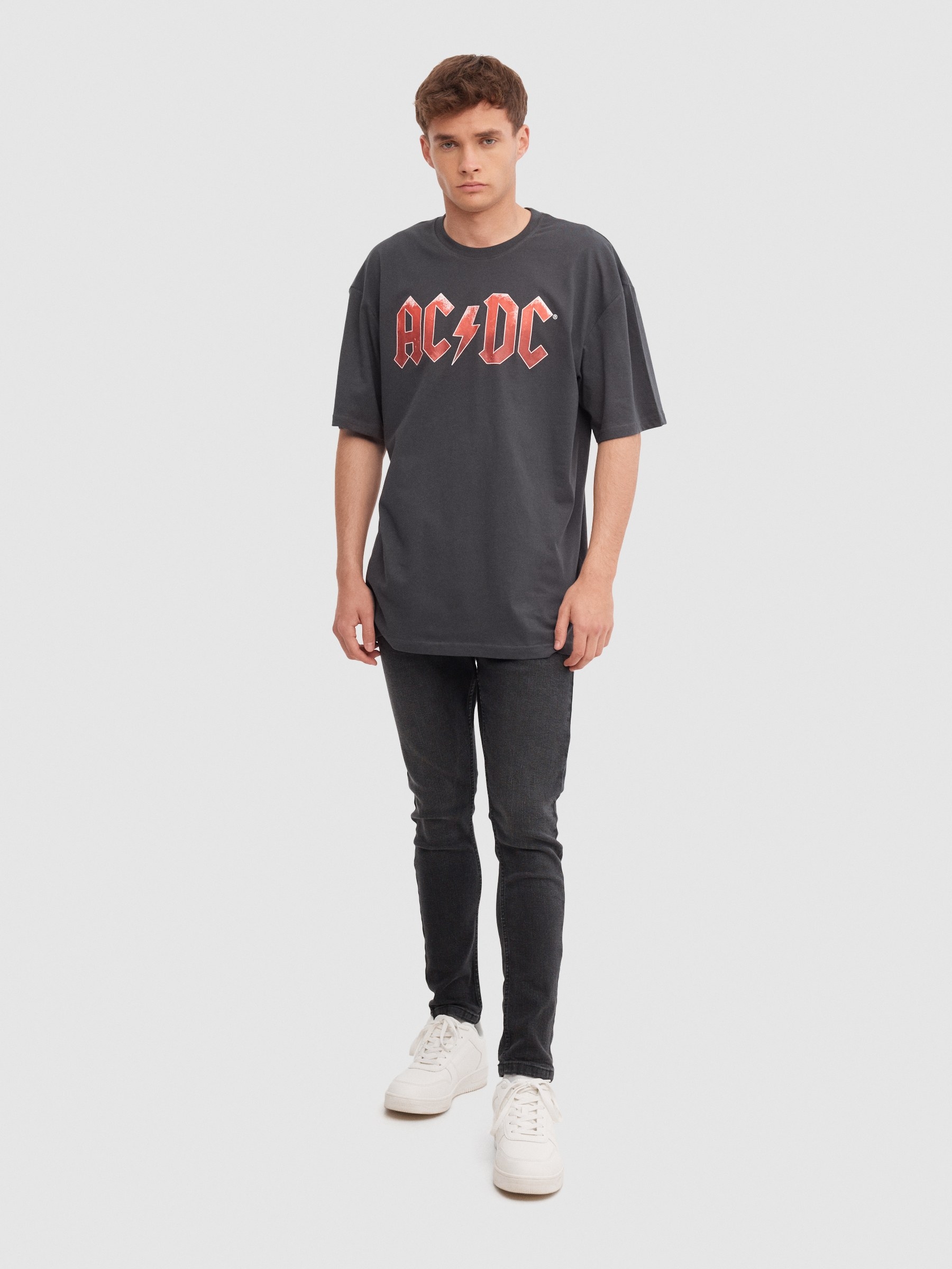 Camiseta AC/DC gris oscuro vista media frontal