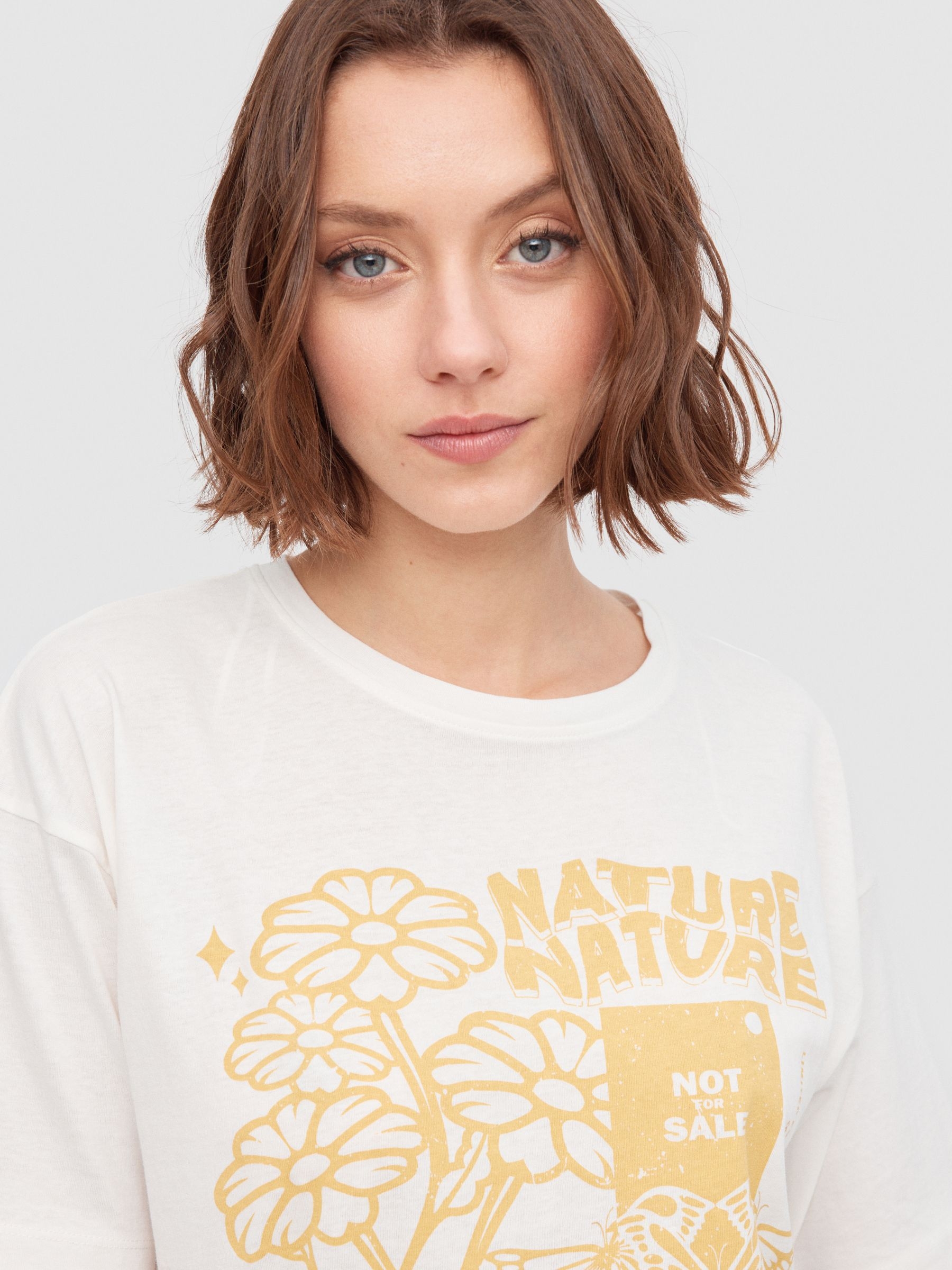 T-shirt Nature oversize off white vista meia frontal
