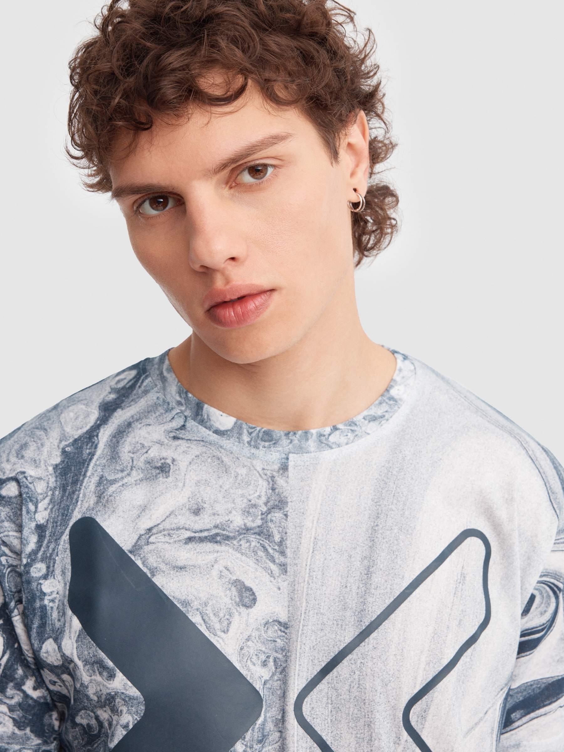 T-shirt com contraste de texturas branco vista meia frontal