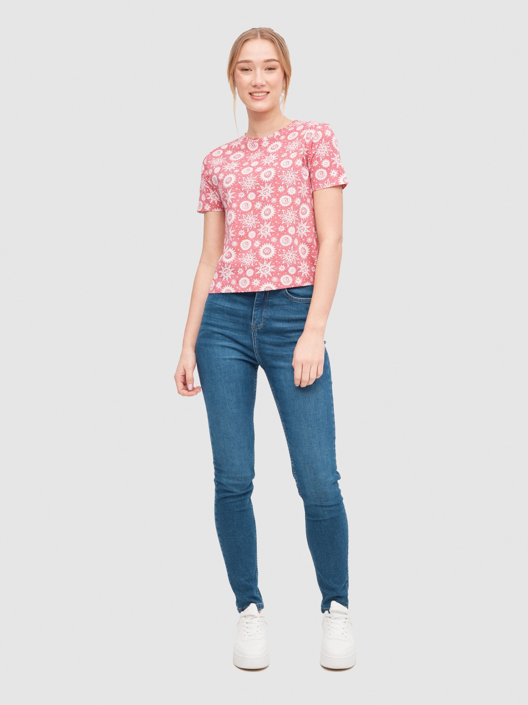 Sun Tarot T-shirt red middle front view